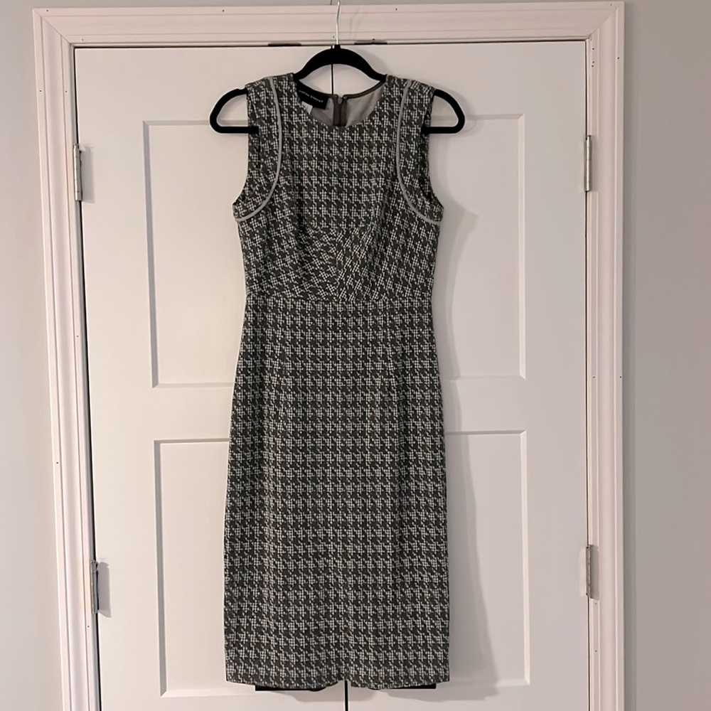 Donna Morgan Gray Houndstooth Knit Dress Size 8 - Career Work Wear - Like New